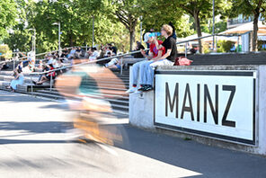 Rheinufer in Mainz vor dem Hyatt Hotel &copy; Anke Kristian Schäfer