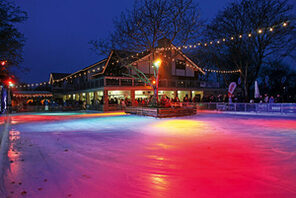 Die Laubenheimer Eisbahn glitzert verheißungsvoll in der Dunkelheit ... © Hofgut Laubenheimer Höhe