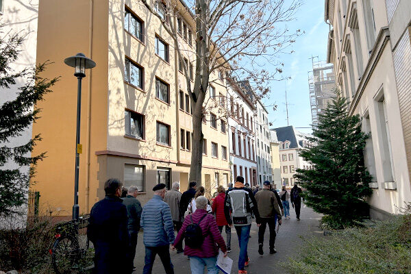 Gruppe die durch die Mainzer Altstadt läuft © Landeshauptstadt Mainz