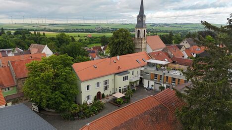 Ansicht des Gutshauses mit Hof